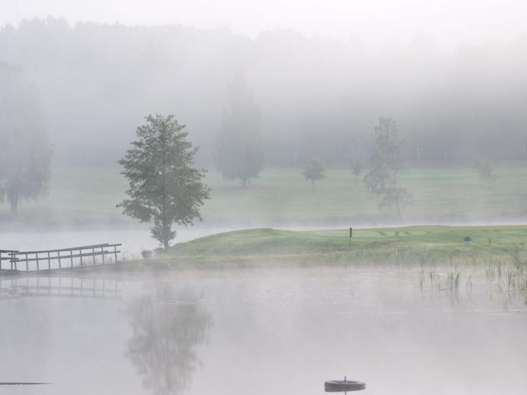 Hyr stuga och spela golf på Forsbacka Golfklubb